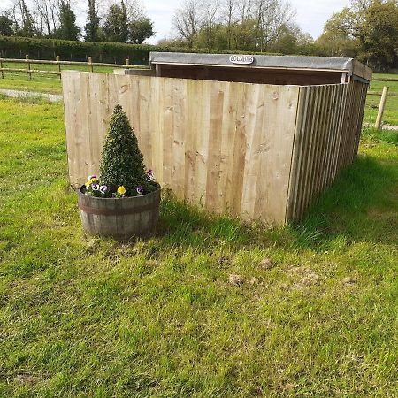 チッペナム Glamping At The Retreat Wiltshire Is Rural Blissヴィラ エクステリア 写真