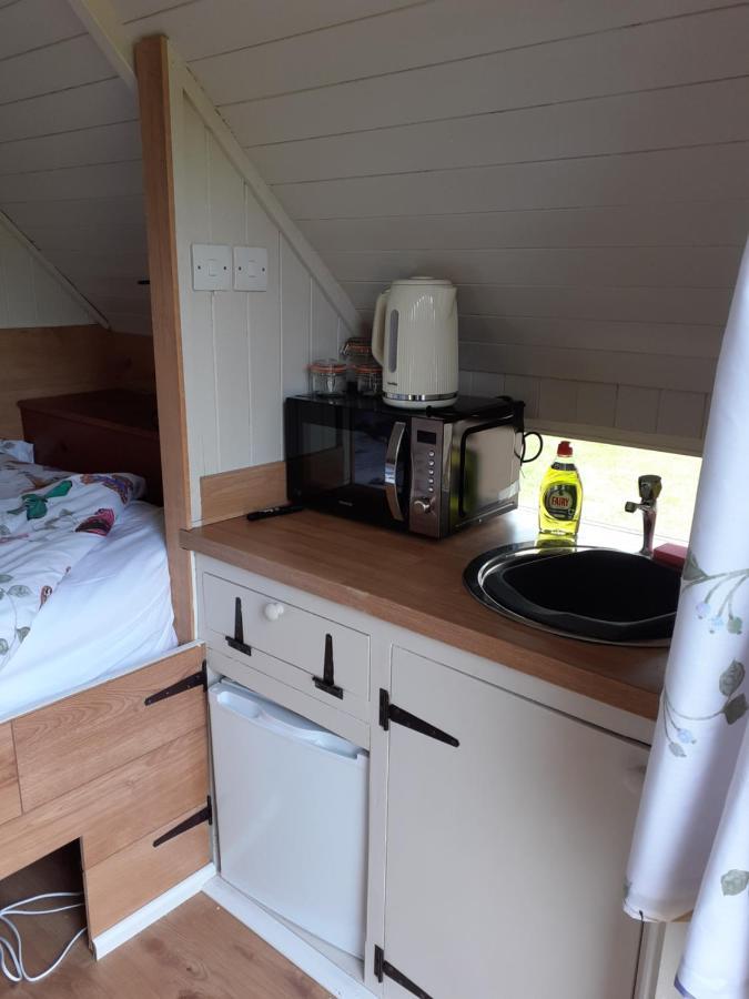 チッペナム Glamping At The Retreat Wiltshire Is Rural Blissヴィラ エクステリア 写真
