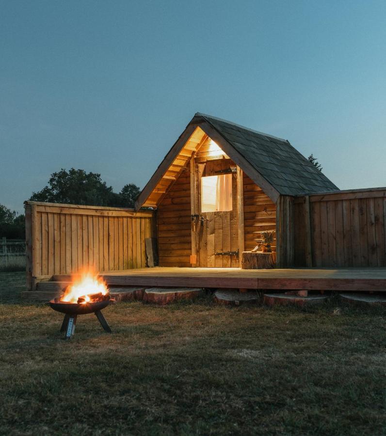 チッペナム Glamping At The Retreat Wiltshire Is Rural Blissヴィラ エクステリア 写真