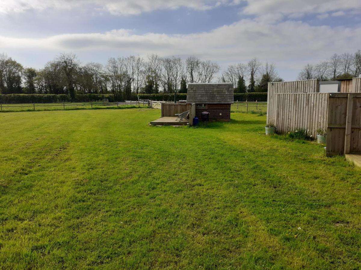 チッペナム Glamping At The Retreat Wiltshire Is Rural Blissヴィラ エクステリア 写真