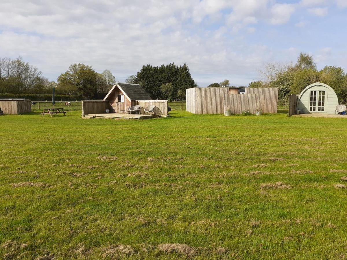 チッペナム Glamping At The Retreat Wiltshire Is Rural Blissヴィラ エクステリア 写真